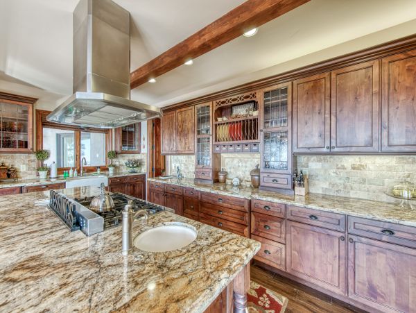 Shaver Lake Spacious 7 Bedroom Home Game Room & Views