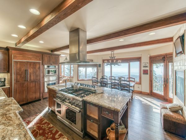 Shaver Lake Spacious 7 Bedroom Home Game Room & Views
