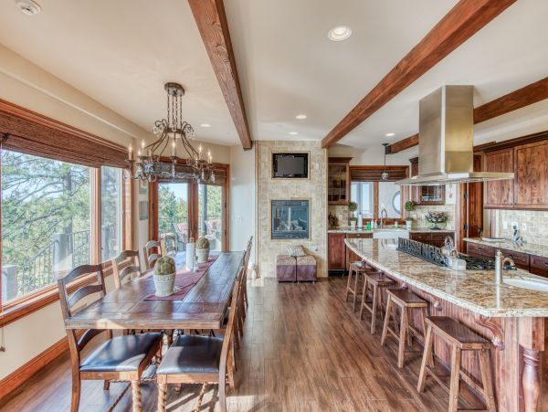 Shaver Lake Spacious 7 Bedroom Home Game Room & Views
