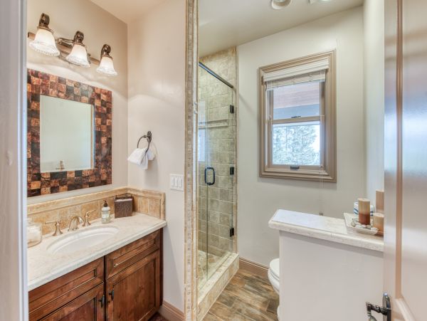 Shaver Lake Spacious 7 Bedroom Home Game Room & Views