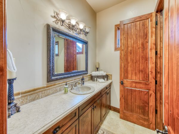 Shaver Lake Spacious 7 Bedroom Home Game Room & Views