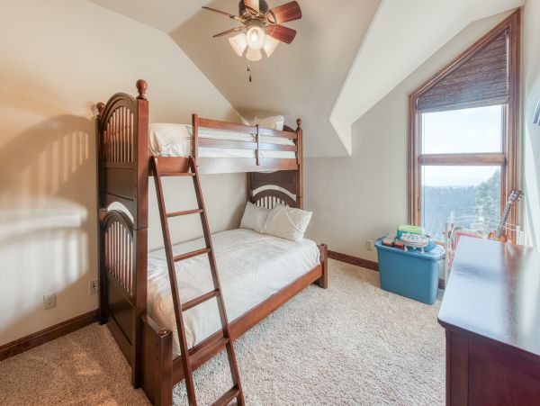 Shaver Lake Spacious 7 Bedroom Home Game Room & Views