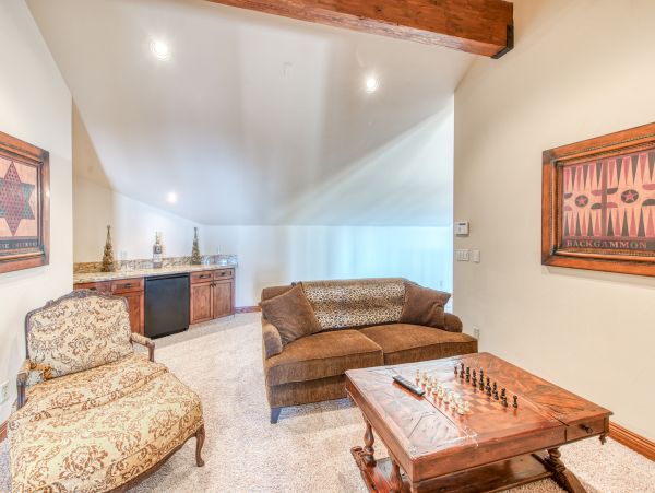 Shaver Lake Spacious 7 Bedroom Home Game Room & Views