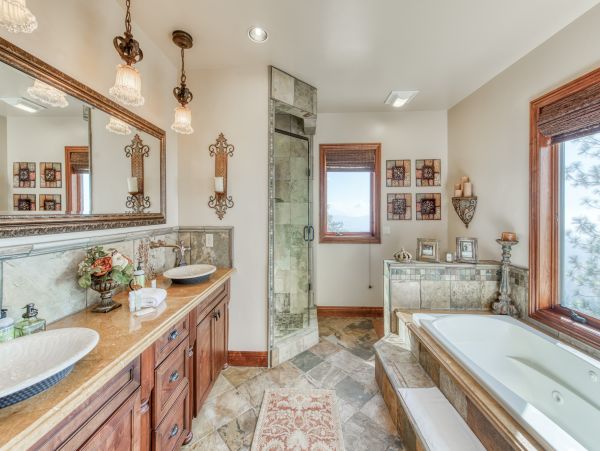 Shaver Lake Spacious 7 Bedroom Home Game Room & Views