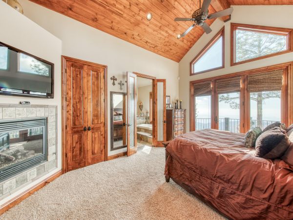 Shaver Lake Spacious 7 Bedroom Home Game Room & Views