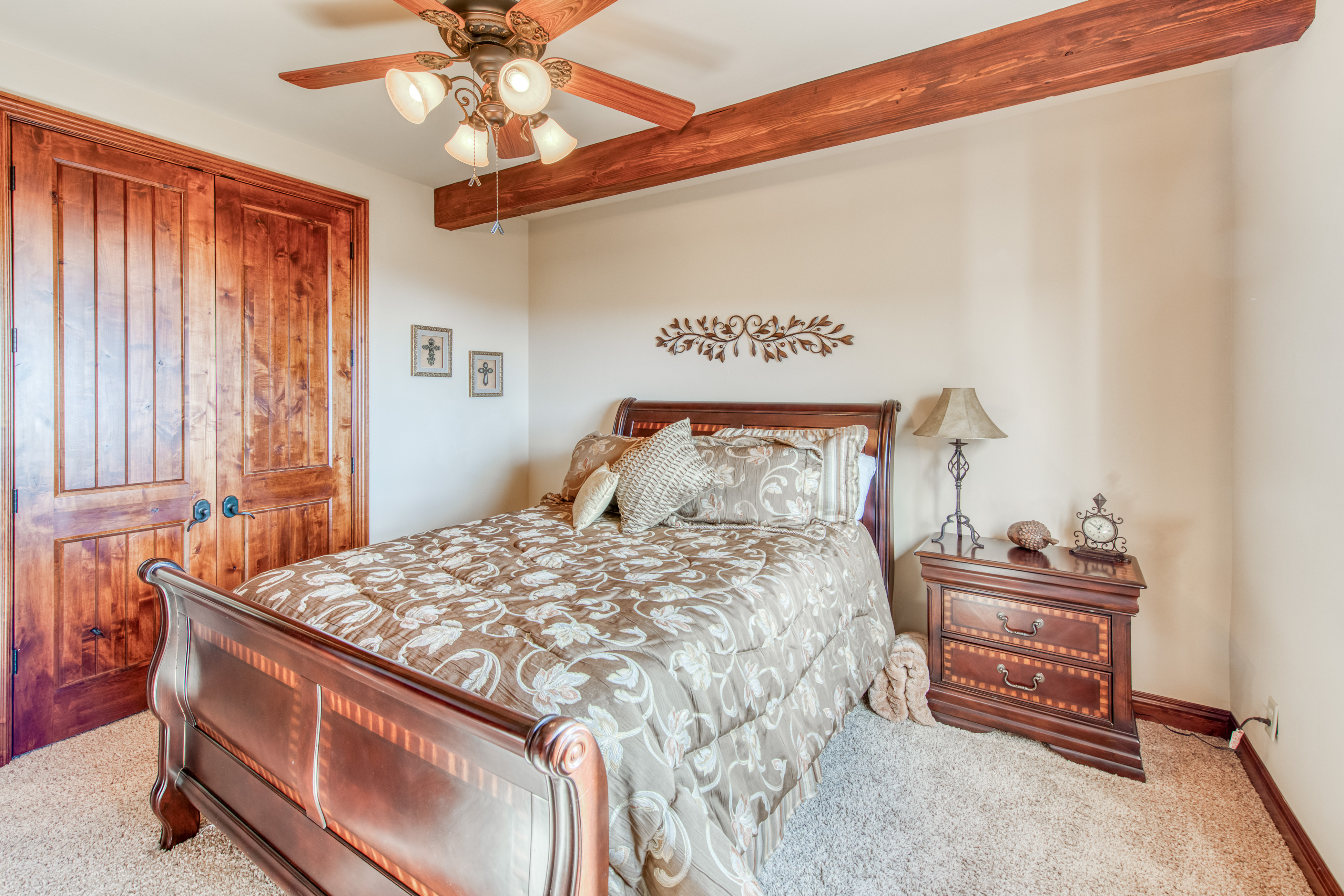 Shaver Lake Spacious 7 Bedroom Home Game Room & Views