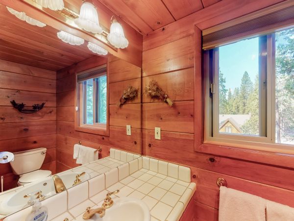 Yosemite Area Home 984836