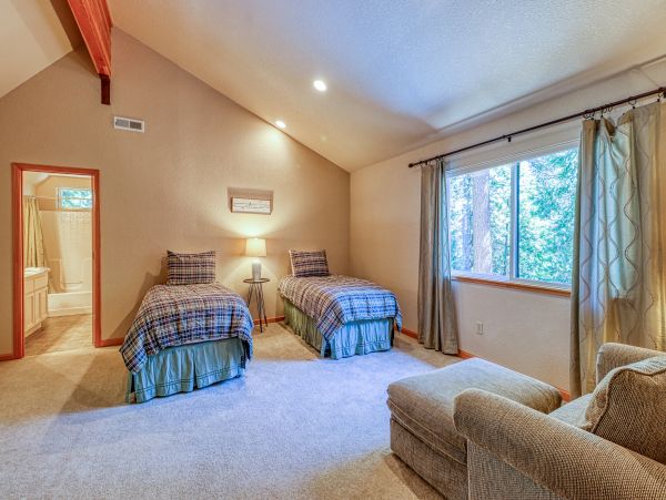 Yosemite Area Home 984845