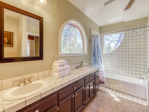 Yosemite Area Home 984847