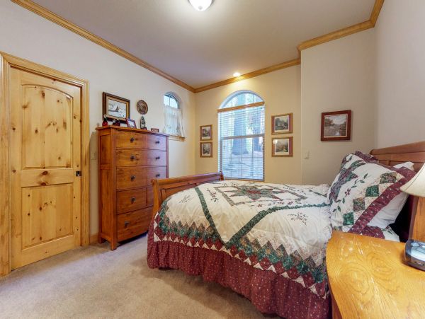Yosemite Area Home 984851