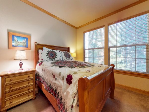 Yosemite Area Home 984851