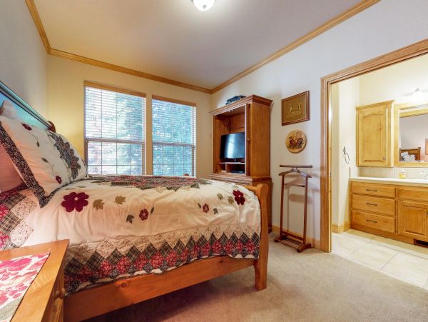 Yosemite Area Home 984851
