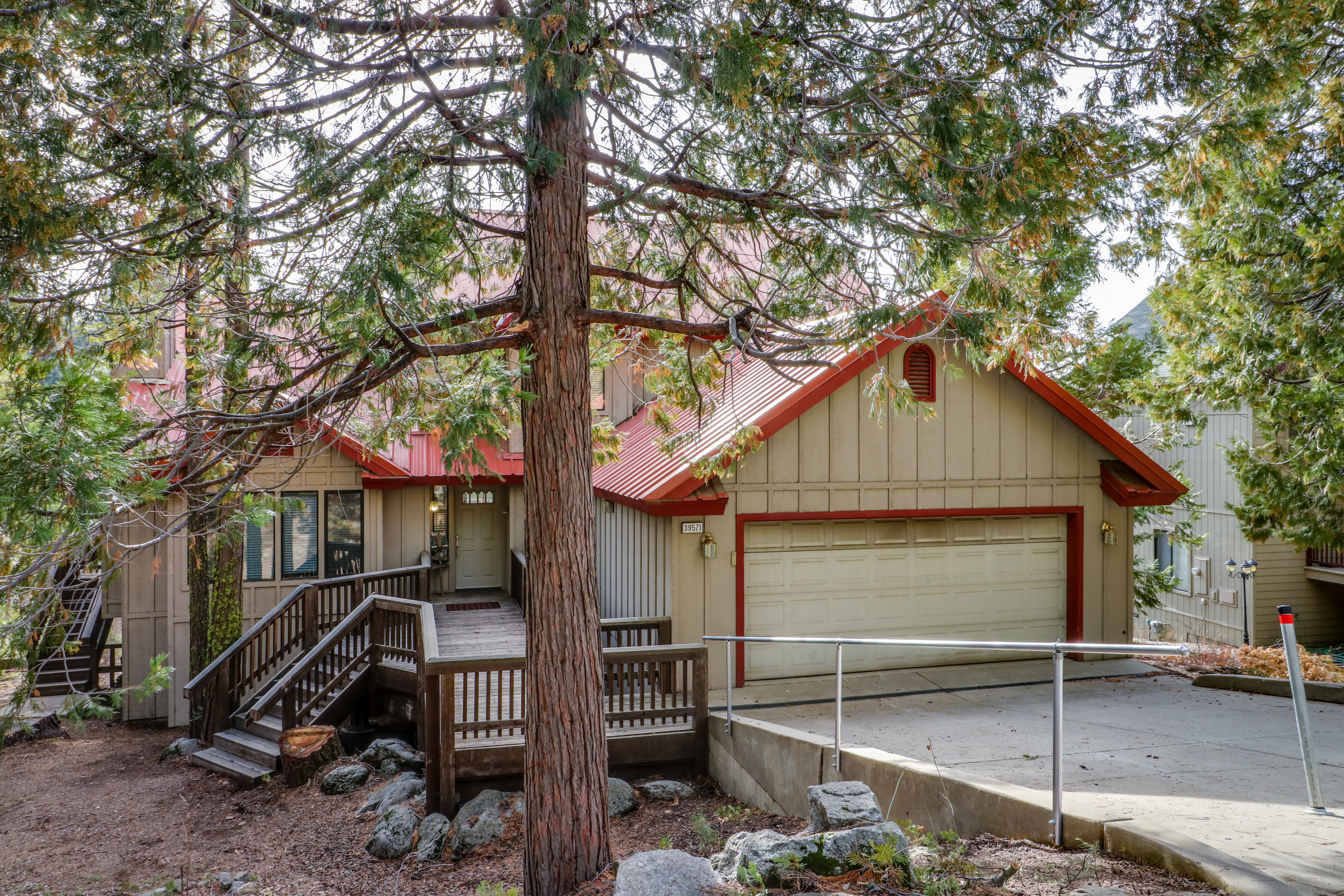 Yosemite Area Home 984873