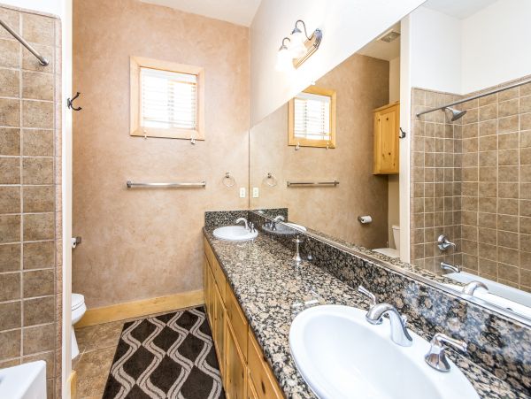Yosemite Area Home 984877