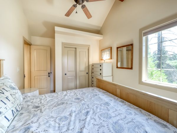 Yosemite Area Home 984879