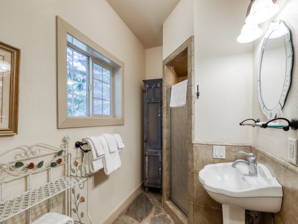 Yosemite Area Home 984879