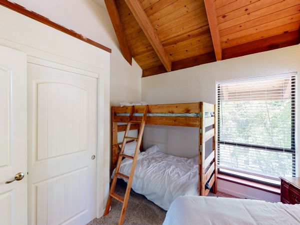 Yosemite Area Home 984899