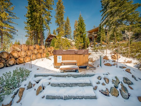 Luxury Shaver Lake 5 Bedroom Home Movie Room