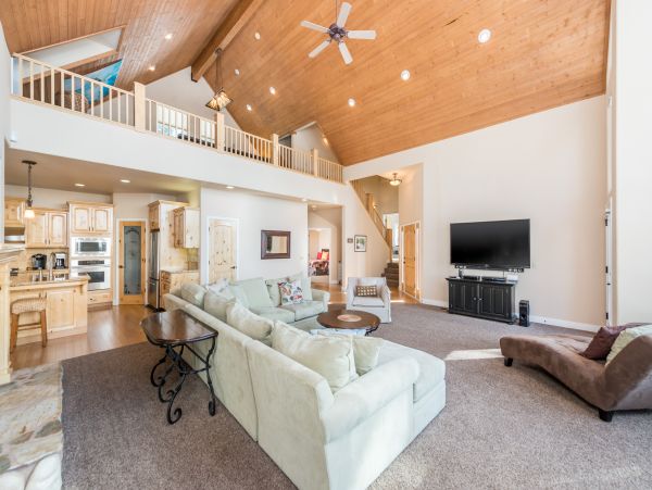 Luxury Shaver Lake 5 Bedroom Home Movie Room