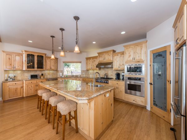 Luxury Shaver Lake 5 Bedroom Home Movie Room