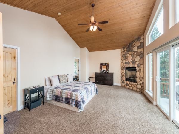 Luxury Shaver Lake 5 Bedroom Home Movie Room