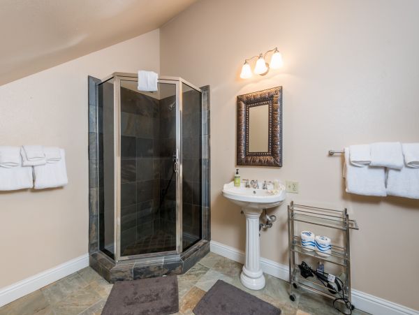 Luxury Shaver Lake 5 Bedroom Home Movie Room