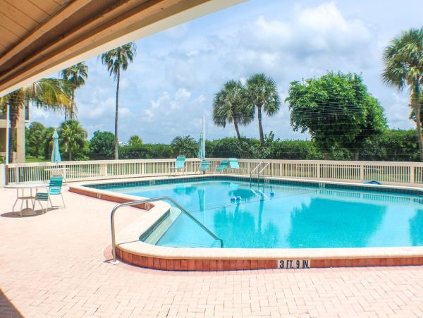 Longboat Key Condo with Water Views & Short Walk To Beach