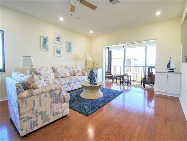 Longboat Key Condo with Water Views & Short Walk To Beach