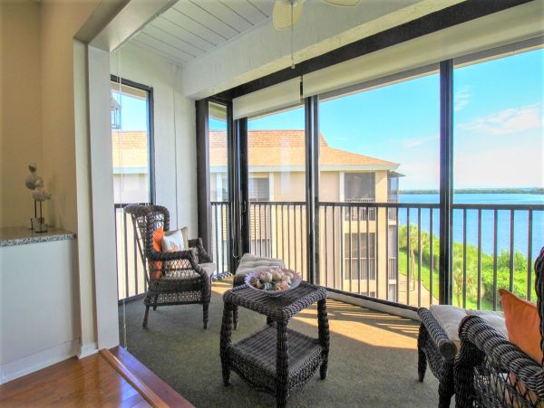 Longboat Key Condo with Water Views & Short Walk To Beach
