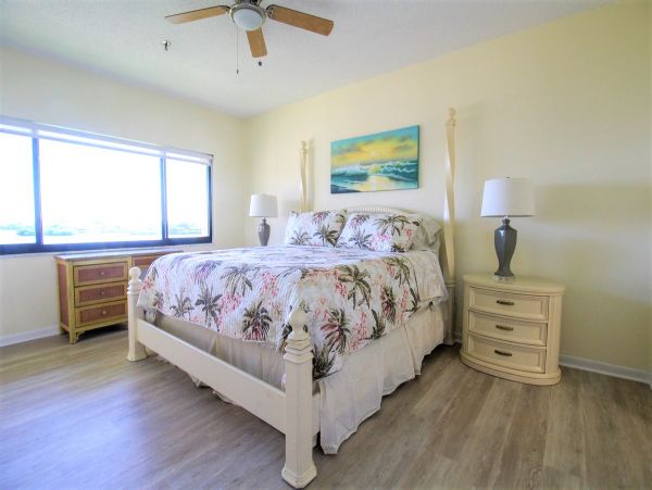 Longboat Key Condo with Water Views & Short Walk To Beach