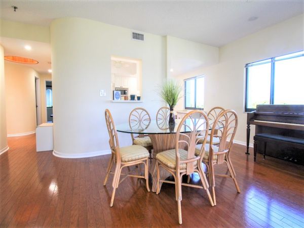 Longboat Key Condo with Water Views & Short Walk To Beach