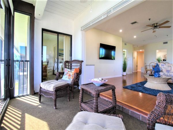 Longboat Key Condo with Water Views & Short Walk To Beach