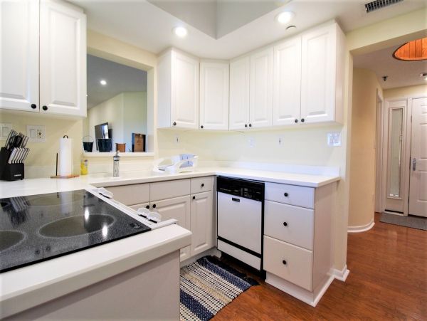 Longboat Key Condo with Water Views & Short Walk To Beach