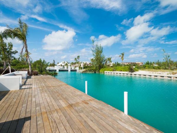 Turks and Caicos Luxury Vacation Home Short Walk To Beach