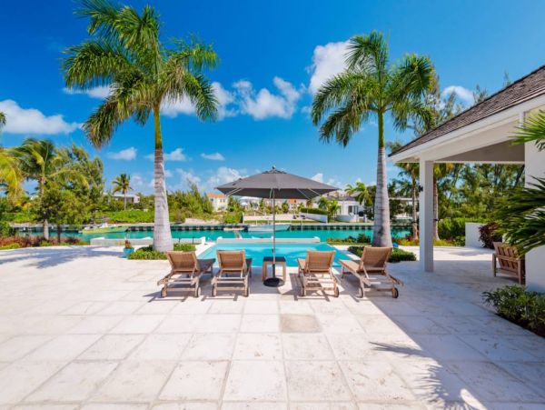 Turks and Caicos Luxury Vacation Home Short Walk To Beach
