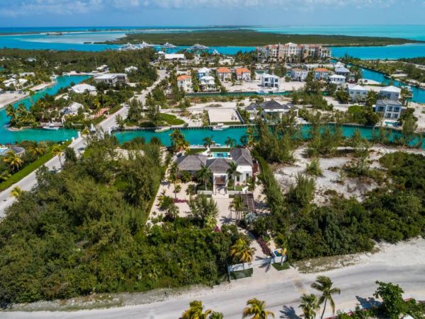 Turks and Caicos Luxury Vacation Home Short Walk To Beach