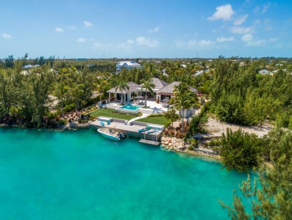 Turks and Caicos Luxury Vacation Home Short Walk To Beach