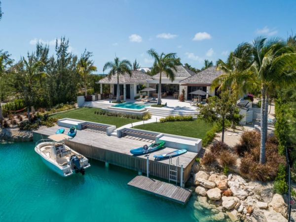 Turks and Caicos Luxury Vacation Home Short Walk To Beach