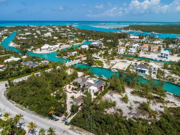 Turks and Caicos Luxury Vacation Home Short Walk To Beach