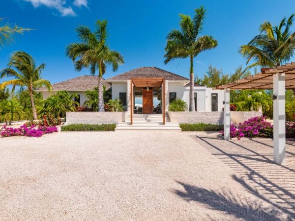 Turks and Caicos Luxury Vacation Home Short Walk To Beach