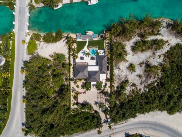 Turks and Caicos Luxury Vacation Home Short Walk To Beach