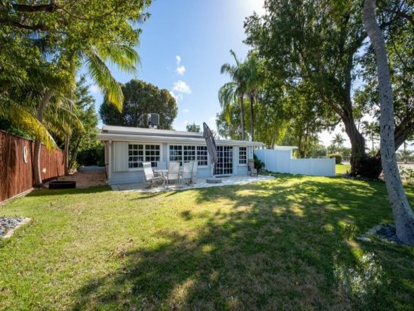 Short Walk to Beach Key Largo Vacation Home Three Bedroom
