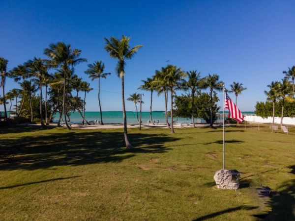 Short Walk to Beach Key Largo Vacation Home Three Bedroom