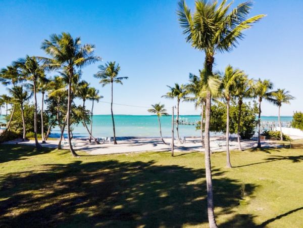 Short Walk to Beach Key Largo Vacation Home Three Bedroom