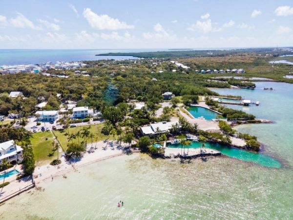 Short Walk to Beach Key Largo Vacation Home Three Bedroom