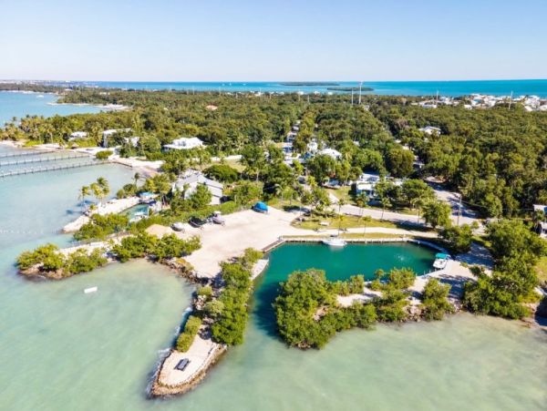 Short Walk to Beach Key Largo Vacation Home Three Bedroom