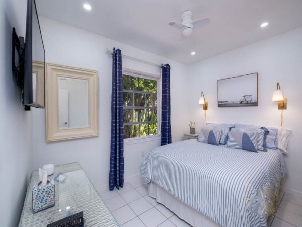 Short Walk to Beach Key Largo Vacation Home Three Bedroom