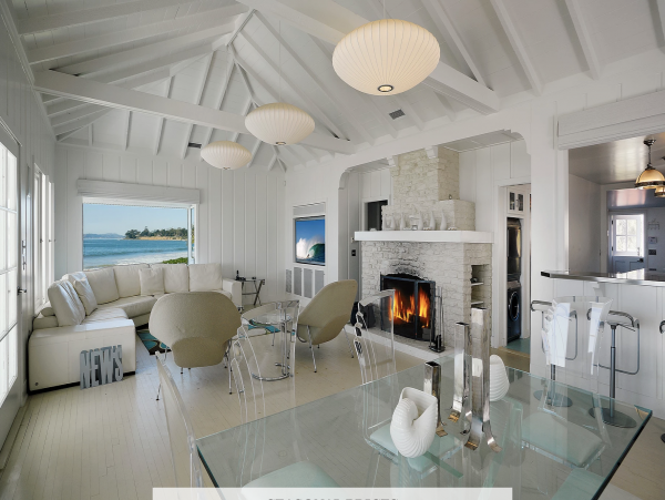 Charming Beach House Overlooks the Pacific Ocean