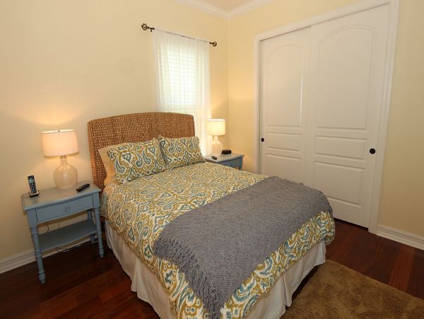 Private Caged Pool Naples Vacation Home Short Walk to Beach