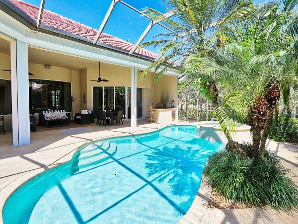 Private Caged Pool Naples Vacation Home Short Walk to Beach